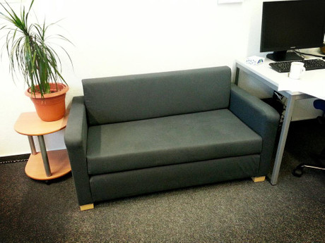 Wir haben jetzt ein Sofa im Büro 