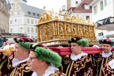 Hl. Liborius: Prozession mit dem Reliquienschrein durch die Stadt Paderborn
